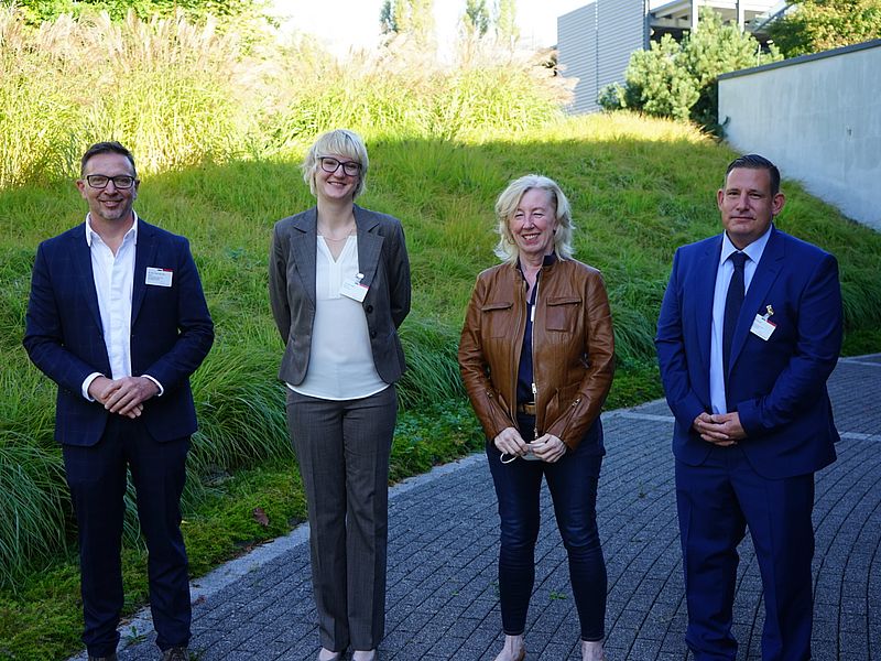 Gruppenfoto mit Dr. Alles, Dr. Elsäßer, Frau Mege, Herr Schuster