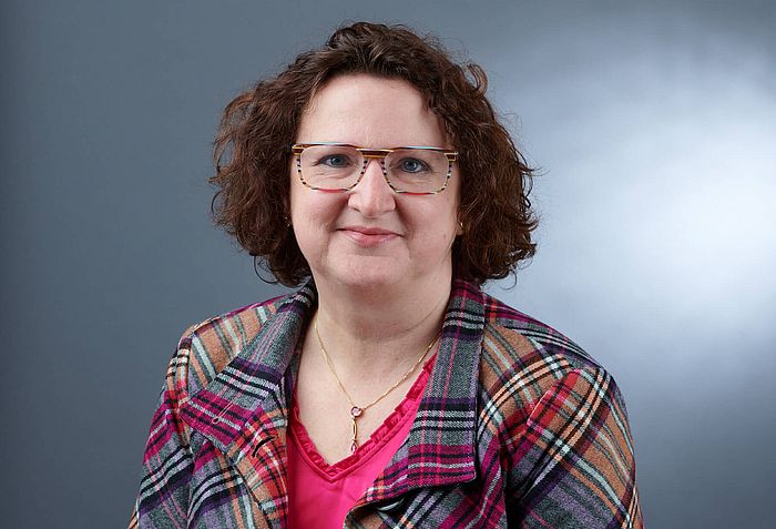Porträt Karin Bizer Stellvertretende Verwaltungsdirektorin