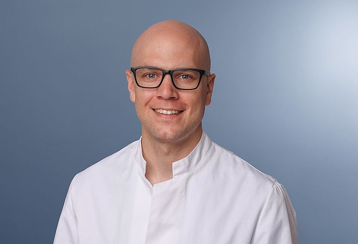 Portraitfoto Dr. med. Lucas Adrian