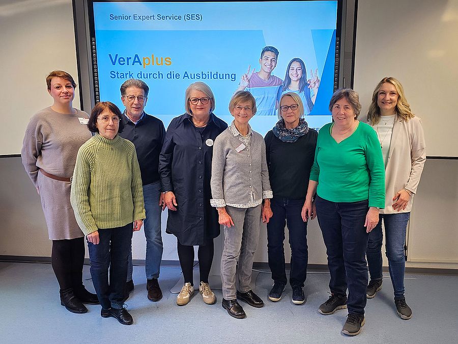 Regionalkoordinator Klaus Zimmermann (3.v.l) mit den Mentorinnen sowie Vertreten der Pflegedirektion und der Schule für Gesundheitsfachberufe bei der Projektvorstellung 