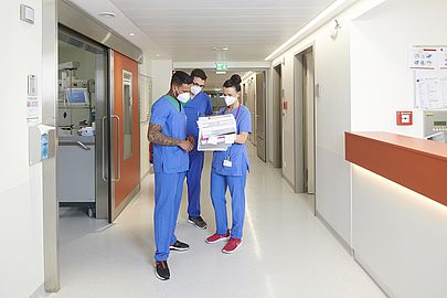 Intensivpflegekräfte bei der Arbeit