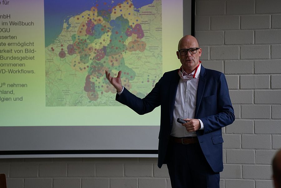 Michael Neske zeigt die Verbreitung der Plattform TKmed