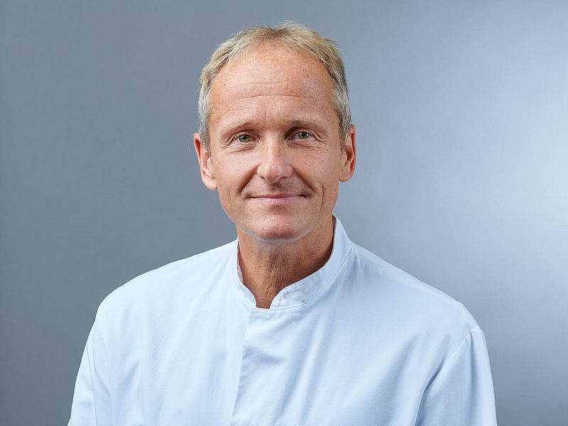 Porträt Dr med Axel Brausch Oberarzt in der Klinik für Herz- und Thoraxchirurgie