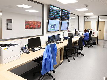 Überwachungsraum im Intensivemedizinischen Zentrum