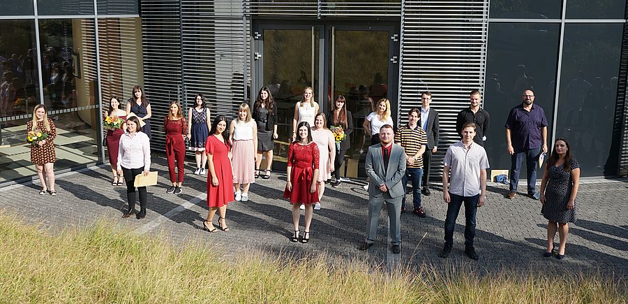 Die Absolventen der Völklinger Krankenpflegeschule im Gruppenfoto