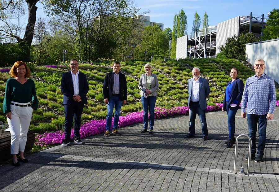 Sie informierten rund um das Thema Krebs: Sabine Rubai, Dr. Uwe Alles, Prof. Dr. Urban Sester, Dr. Julia Elsässer, Daniel Balzert, Karina Klar-Reinert und Michael Wein.