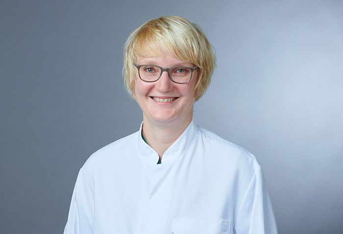 Porträt Dr med Julia Elsäßer Oberärztin in der Klinik für Urologie