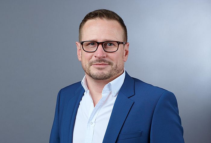 Portraitfoto Prof. Dr. med. Oliver Adolph