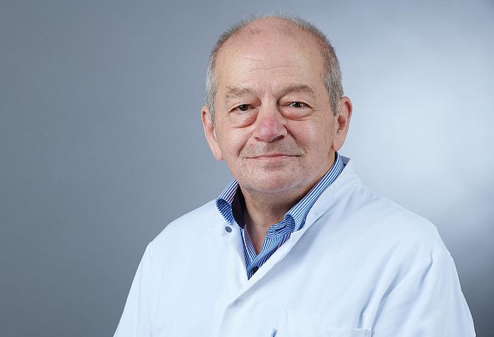 Porträt Dr med Cem Özbek
