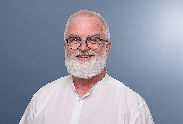 Portraitfoto Helmuth Becker