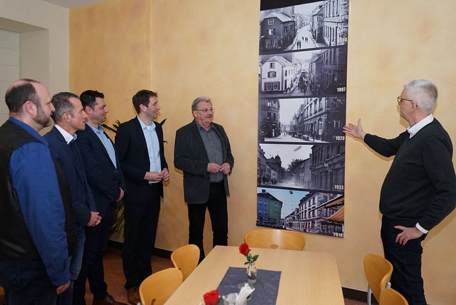 Ausstellungseröffnung mit der Direktion