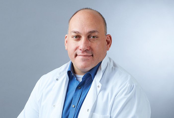 Porträt Dr med Fernando Gatto Geschäftsführender Oberarzt der Medizinischen Klinik 1