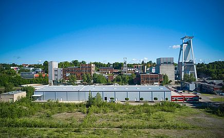 Außenansicht der Büros und Einrichtungen von Apolog