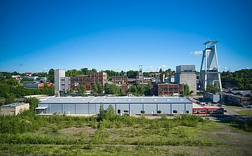 Außenansicht der Büros und Einrichtungen von Apolog