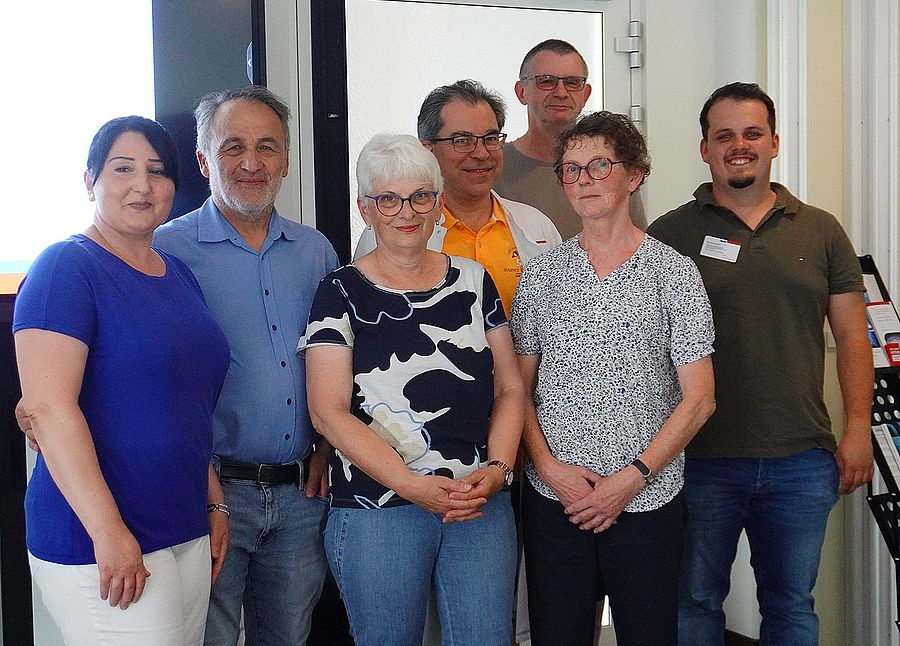 Wer denkt schon gerne an den Notfall? Gruppenfoto mit 7 Personen, medizinisches Fachpersonal