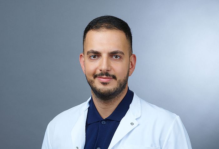 Porträt Eyadeh Al-Madanat Oberarzt in der Klinik für Anästhesie