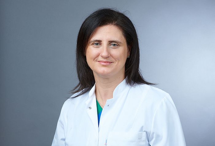 Porträt Dr med Alessia Colombo Titular-Oberärztin in der Medizinischen Klinik 3