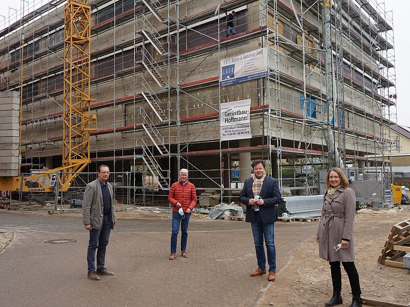 Besichtigung des Neubaus von Außen