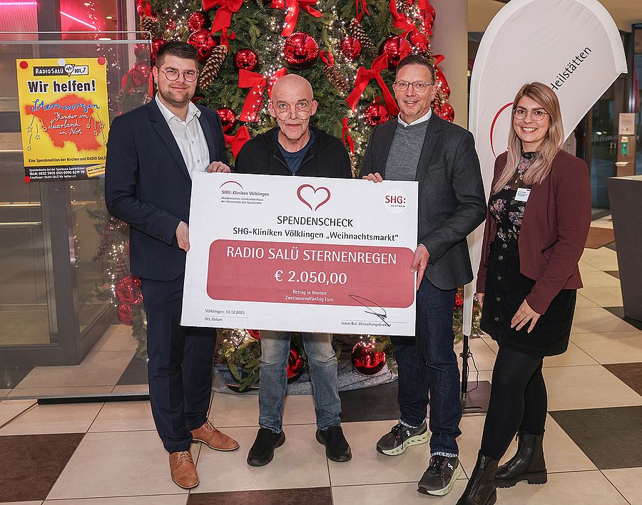 Weihnachtsmarkt-Spendenübergabe Weihnachtsmarkt-Spendenuebergabe 2.050 Euro an Hilfsaktion „Radio Salü Sternenregen“