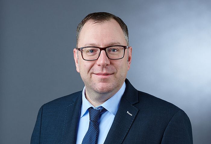 Porträt Carsten Gräßer Abteilungsleitung Finanzen