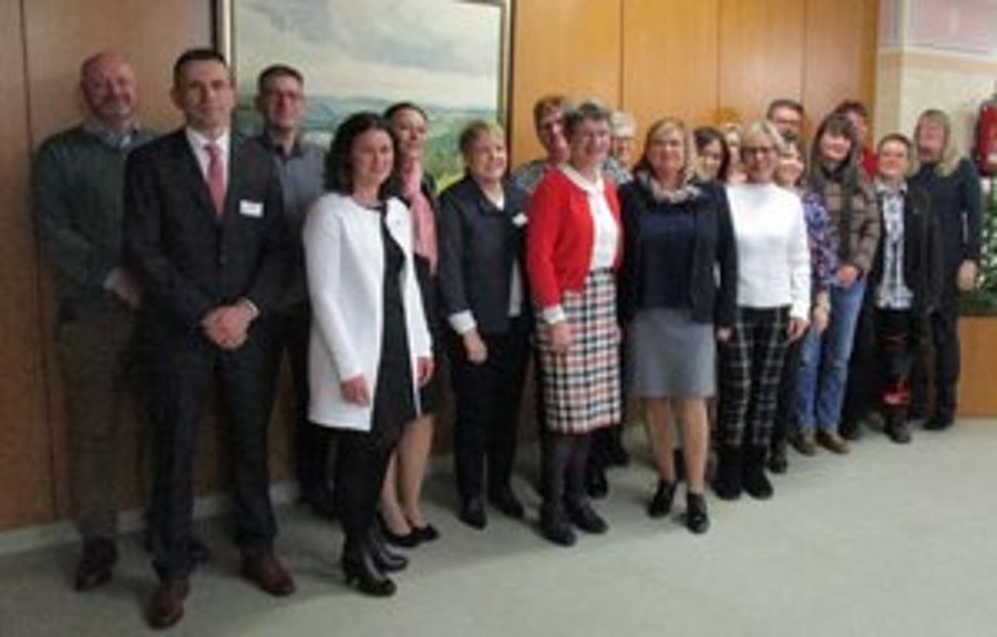 Die Jubilare 25 Jahre stehen nebeneinander