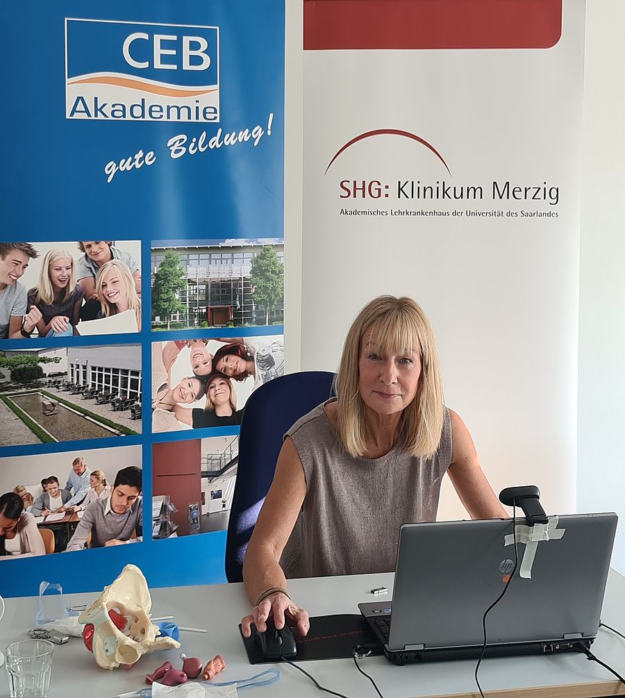 Gabriele Kirch-Thinnes beim Online-Vortrag