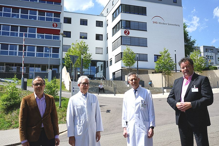 Bernd Mege, Prof. Dr. Marcus Unger, Dr. Thomas Vaterrodt, Verwaltungsdirektor Dr. phil. Martin Huppert auf dem Sonnenberg