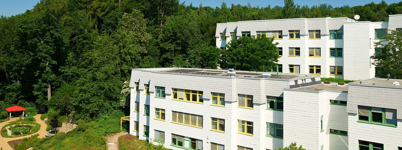 Außenansicht Gebäude Reha-Einrichtungen der Saarland-Heilstätten GmbH reha6.jpg
