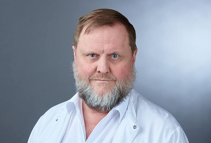 Porträt Dr med Lothar Wisser Chefarzt der Strahlentherapie