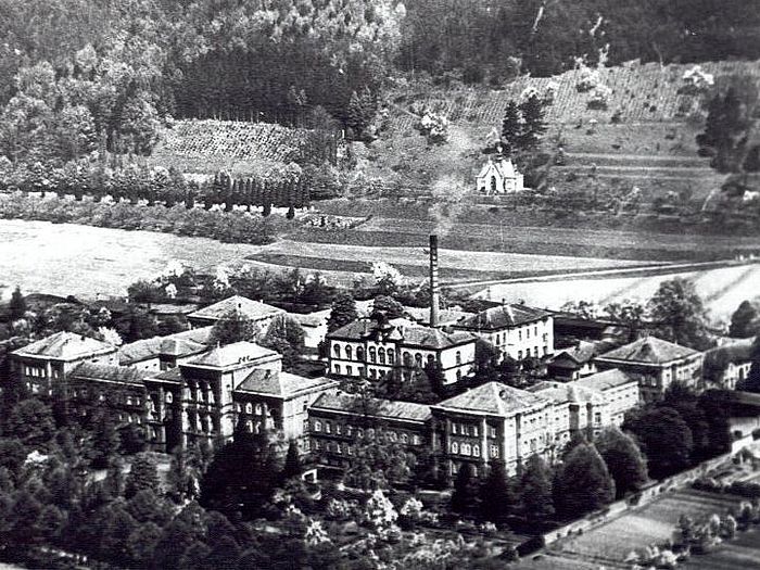 Historisches Bild des Klinikums Merzig aus der Luft